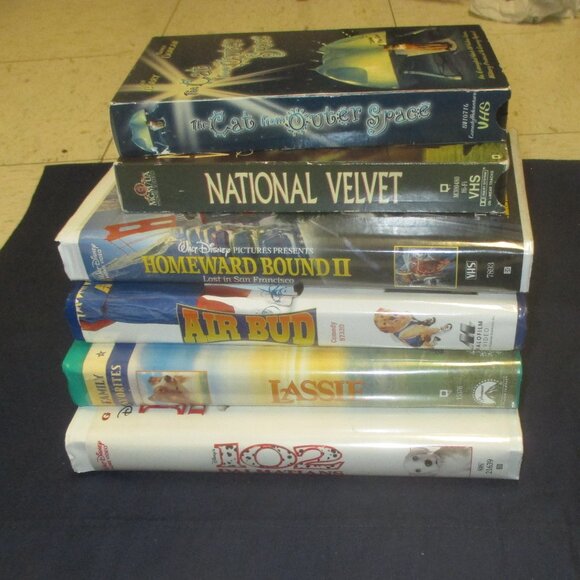 Lot of 6 Animal Lovers VHS Tapes Air Bud, Lassie, Cat from Outer Space and more - Picture 6 of 8